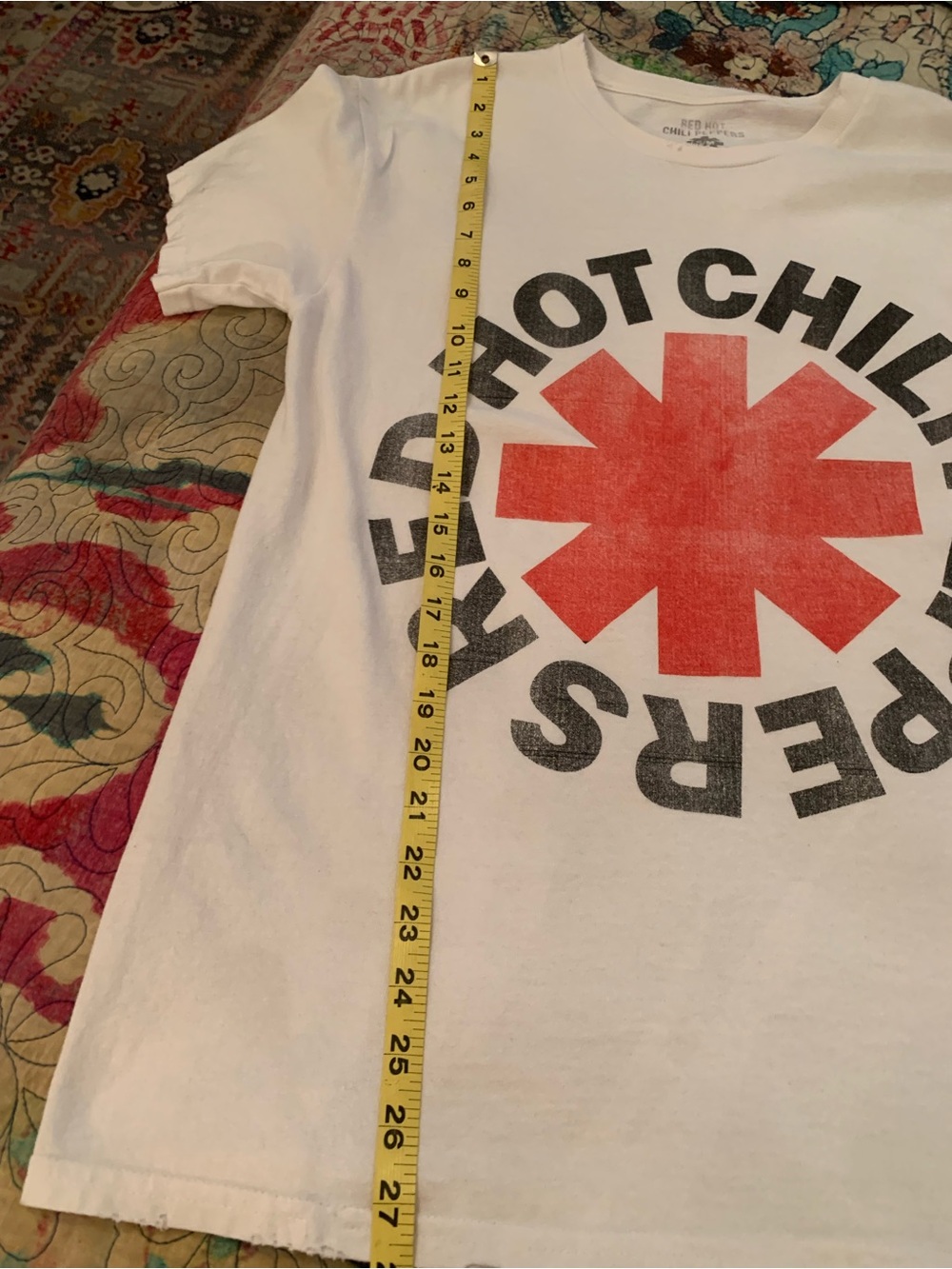🔥RED HOT CHILI PEPPERS🔥DISTRESSED, ROUND NECK, SHORT SLEEVE TEE. NWOT! - Picture 2 of 7
